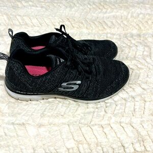 Skechers Sneakers.